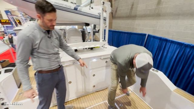 Introducing the 35 Yachtline with Twin 600 Mercury Outboards смотреть онлайн