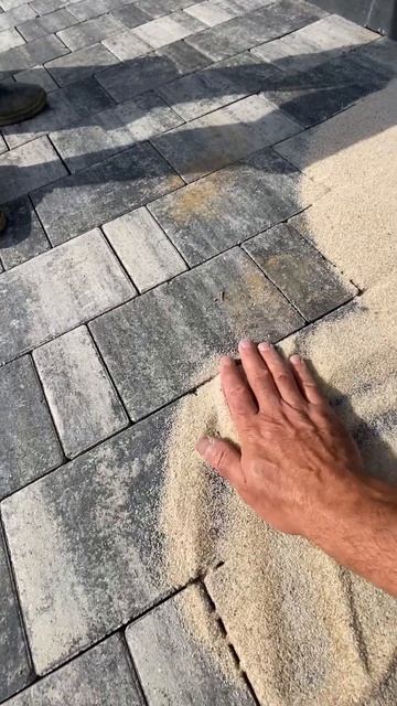 Юсупово Вилладж укладка брусчатки и заполнение швов. #89684684488 #стройка #строимдвор #юсупово