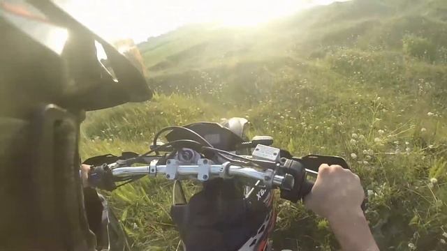 Эндуро ПОКАТУШКА и падения в лесу смотреть онлайн