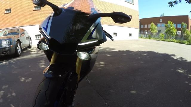 The new Yamaha R1m'2015 (UltraHD 4K): first look, walk around, stock exhaust sound смотреть онлайн