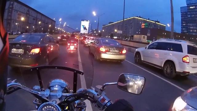 Кавасаки Вулкан Классик 1500, 1996 года, поездка по Москве смотреть онлайн