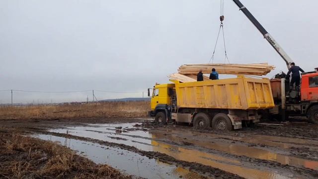 ТАТРА разгружаем застрявший Урал.(ЧАСТЬ 1.). смотреть онлайн