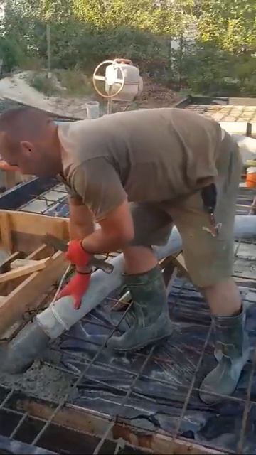 Приемка бетона с улыбкой! Только добрые и трудолюбивые профессионалы в нашей бригаде! смотреть онлайн