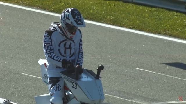 Русский летающий мотоцикл Hoverbike S3 на Moscow Raceway – максималка Hoversurf на гоночной трассе смотреть онлайн