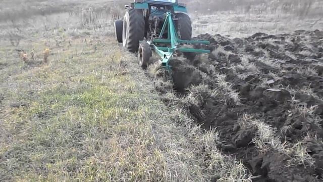 Бізон с ПЛН 4-35 оранка цілини смотреть онлайн