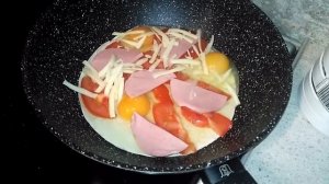 Очень простой завтрак. Тортилья с яйцом и сыром