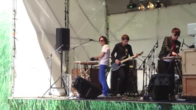 Mars Needs Lovers & Sansara - Dzudo (Live @ Russia, Perm, Piknik Afishi, 12.06.10) смотреть онлайн