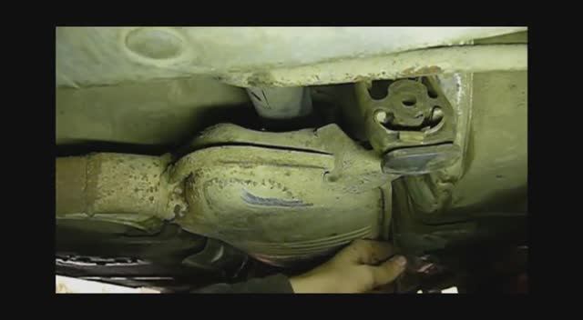 Стуки снизу в при повороте это не подвеска, оказалось глушитель бьёт по кузову. смотреть онлайн