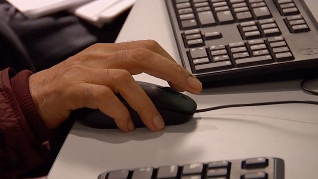 Senior Planet: First-of-its-kind tech training center gets older adults online | MetroFocus смотреть онлайн