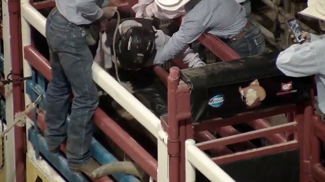 Mini Bull Riders Go For Spin in Uvalde | 2019 смотреть онлайн
