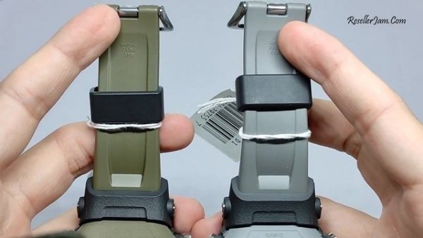 Casio G-shock GG-B100-1A3 vs Casio G-Shock GG-B100-8A