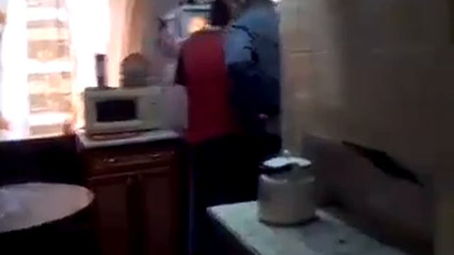 Сокол лезет в холодильник смотреть онлайн