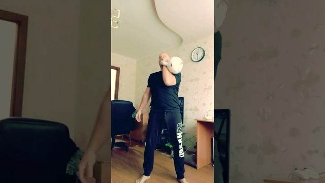 Упражнения с гирей.Гиря 16 кг.