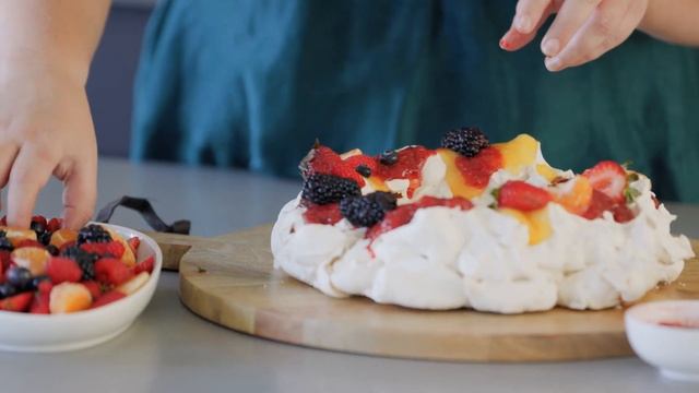 AVIDEngage | Pavlova Decorating With The Team At I Am Thirsty смотреть онлайн