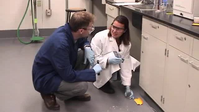 Cleaning Up a Small Mercury Spill смотреть онлайн