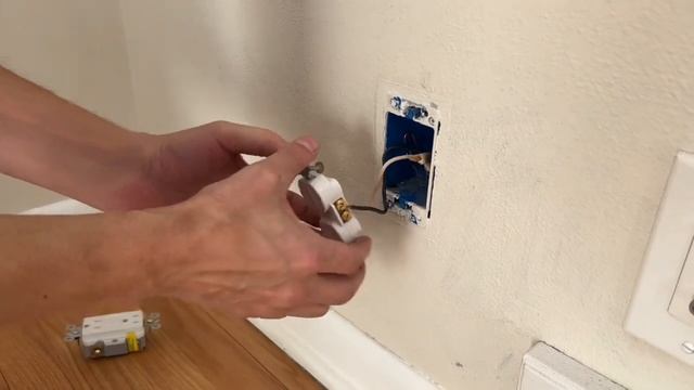Fix Open Ground Outlets / DIY Friendly смотреть онлайн