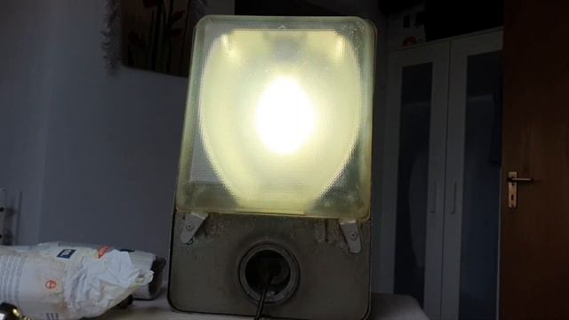 AEG Minikoffer 50 - 80/125W Mercury Vapor (MV) Streetlight Fixture From The 80's