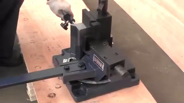 Holzmann Cintreuse d'angle UB100 смотреть онлайн