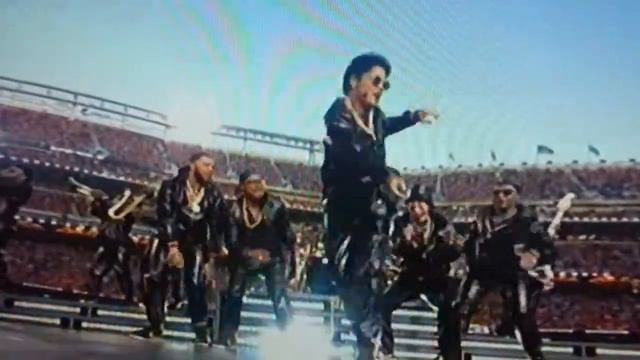 Bruno Mars Looks Like The Old Micheal Jackson At Super Bowl 2016