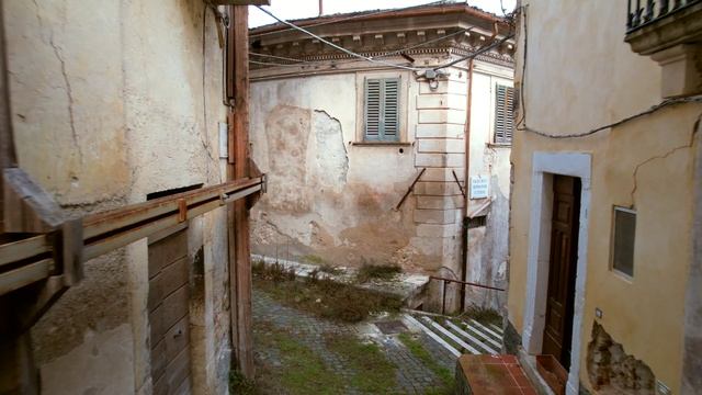 Italy - Ghost Town (Fossa) 4K смотреть онлайн