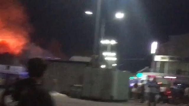 Пожар в Мытищах !Начался в Кафе Жар ❗️Сгорело все❗️почта МТС и магазины смотреть онлайн