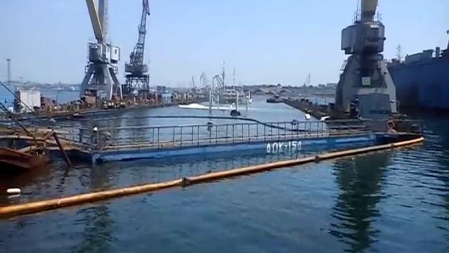 Затонувший док