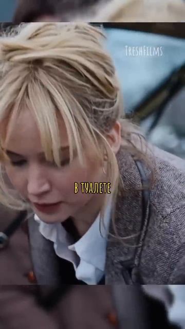 Притворилась покупателем чтобы продать швабру 🧹🤑 Название: Джой (2015) 👍🍿 #фильм #сериал #shorts смотреть онлайн