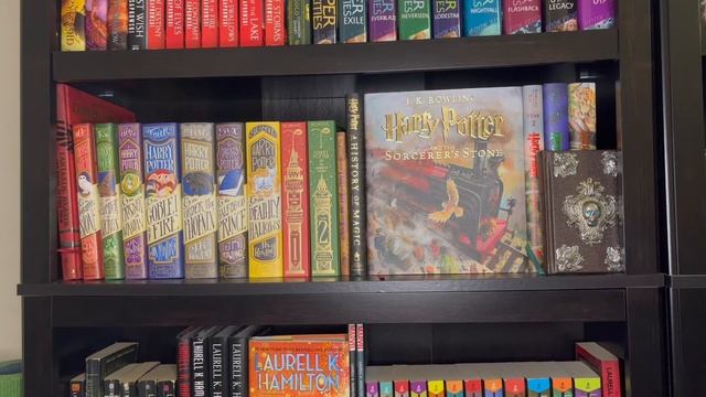 2022 BOOKSHELF TOUR....let's look at all the pretty books shall we? смотреть онлайн