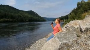 Месяц спрятался за рощу