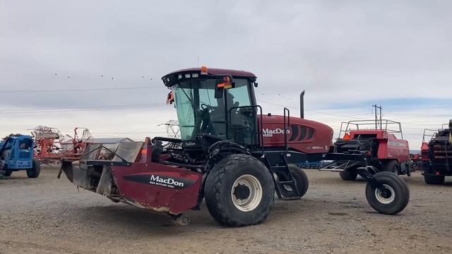Lot 166A MacDon M205 Swather смотреть онлайн