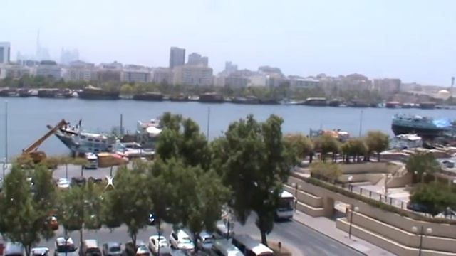 ОАЭ, Дубай, Бухта Дубая с видом на Burj Dubai