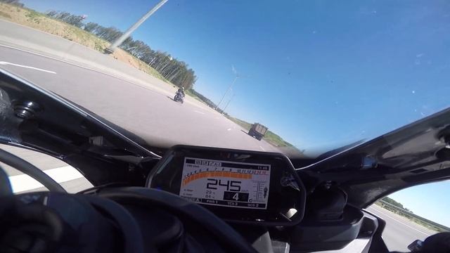 Бестолковые гонки. Часть 1. Yamaha YZF-R1M сразу против всех.. смотреть онлайн