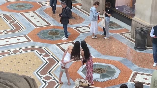 Milano / Милан : жизнь напоказ смотреть онлайн