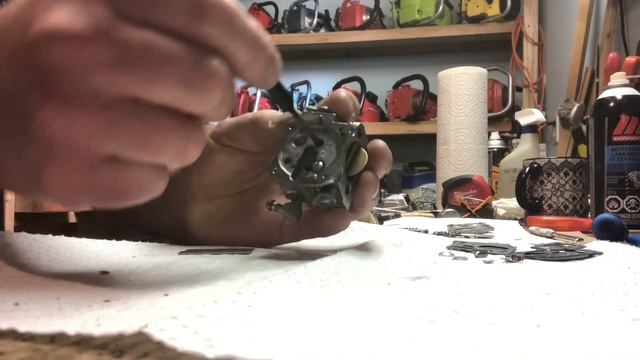 Tillotson HS Carburetor Welch plug removal смотреть онлайн