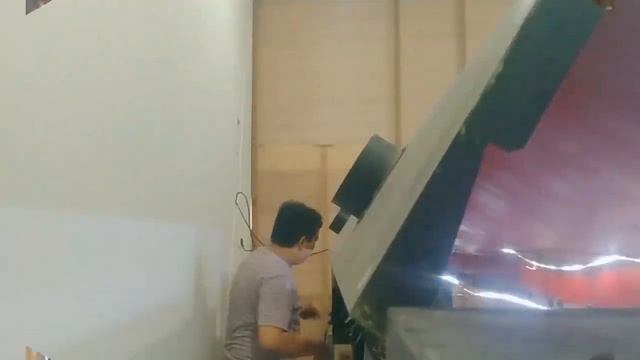 CETAKAN BELANG MUNCUL DI TENGAH CETAKAN