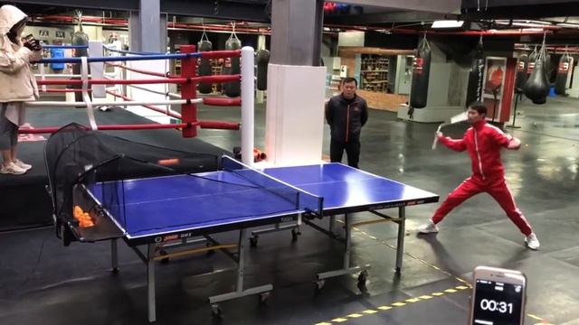 Nunchuk Master Sets New Guinness Record With Ping Pong смотреть онлайн