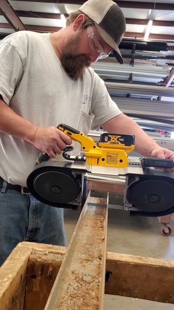 Dewalt DCS374 brushless band saw смотреть онлайн