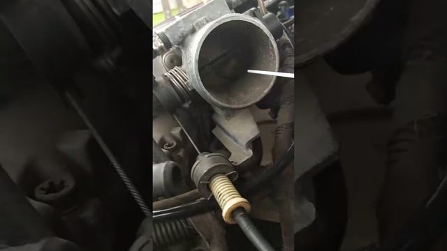 Очиститель дроссельной заслонки и карбюратора смотреть онлайн