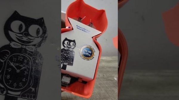 The Original Kit-Cat Klock/Clock in Living Coral - Unboxing & Demo