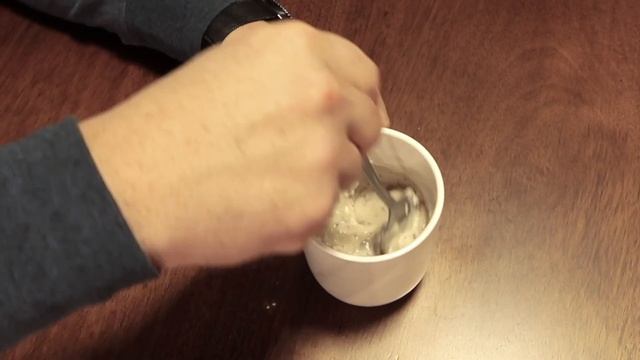 EASY 2 MINUTE // EGGLESS // MUG CAKES смотреть онлайн