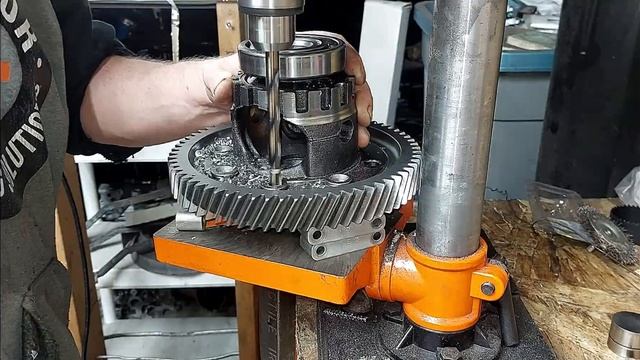 Building A Saturn Transmission For Drag Racing (95 SC2 Build Ep.1) смотреть онлайн