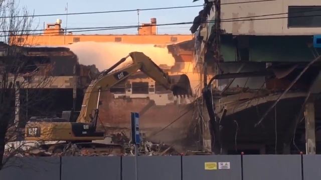 как сносили кинотеатр Первомайский. Разрушается эпоха.