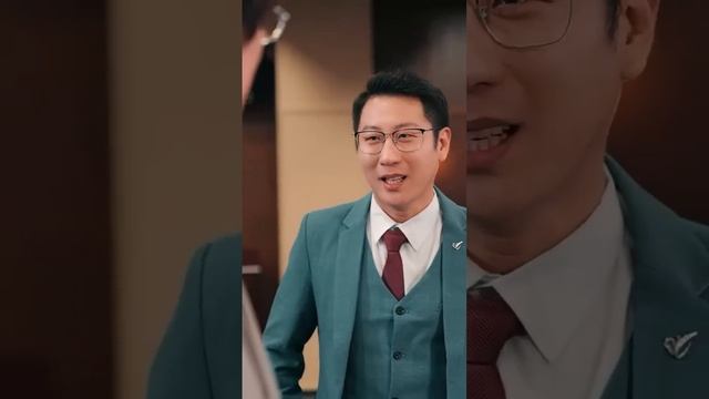 【女總裁的貼身兵王】兵王隱姓埋名當司機，無心沾花卻意外顯露身手，被女總裁一眼相中當貼身保鏢，從此成為她的專屬酒後抱枕！#熱播短劇#逆襲#爽劇#穿越