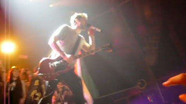 30 Seconds To Mars - LIVE Abu Dhabi CONCERT - 11-03-2011 - Kings and Queens - Finale смотреть онлайн