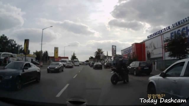 Today DashCam Banana peel on the road смотреть онлайн