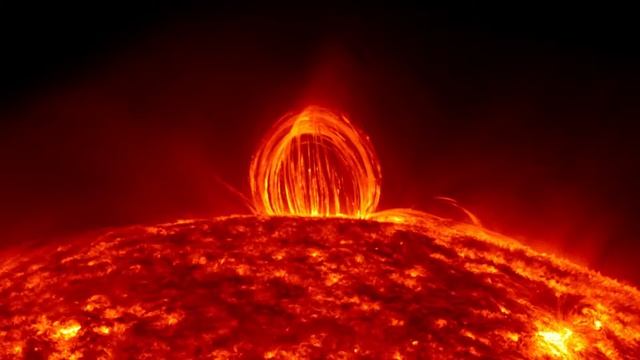 Fiery Looping Rain on the Sun смотреть онлайн