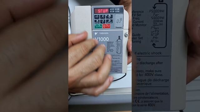 Variateur de vitesse YASKAWA V1000 initialisation du variateur ( réglage usine) épisode 06 смотреть онлайн