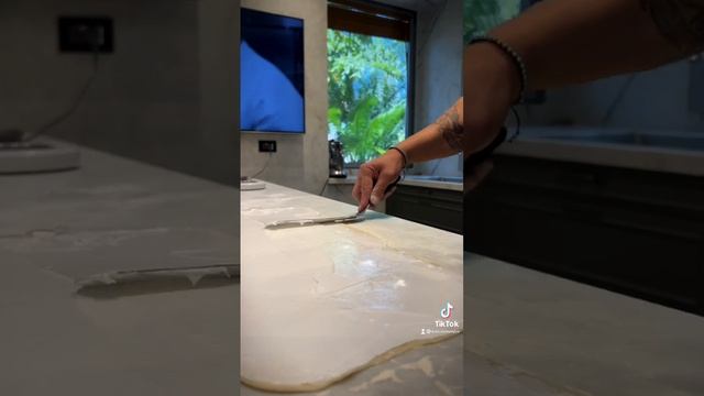 Dudu Outmezgine - Meringue Roll