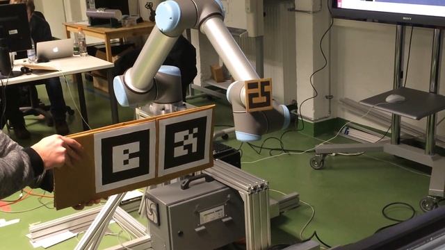UR10 Robot tracking 6D Marker in Operational Space @icsTUMunich смотреть онлайн