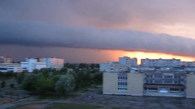 облака над городом перед грозой смотреть онлайн